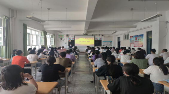 【官方足球世俱杯新闻】官方足球世俱杯领导走进药学与医学技术分院 开展《形势与政策》专题讲座