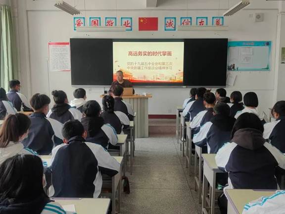 【开学第一课】高远务实的时代擎画—药学与医学技术分院开展专题讲座