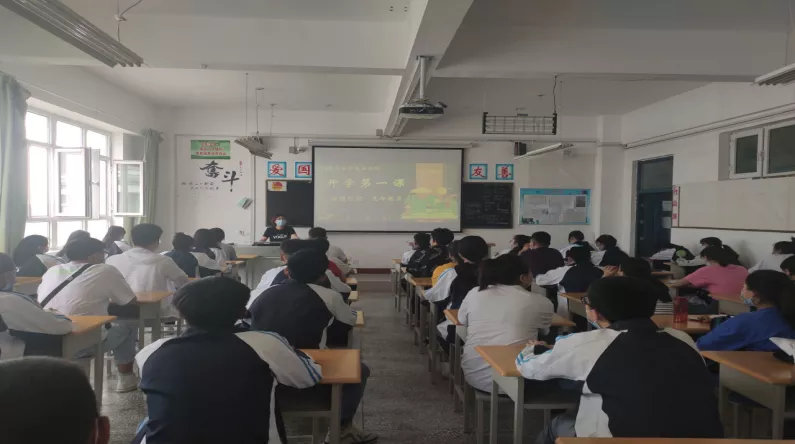 【官方足球世俱杯新闻】药学与医学技术分院开展“开学第一课暨学团干部培训会”活动