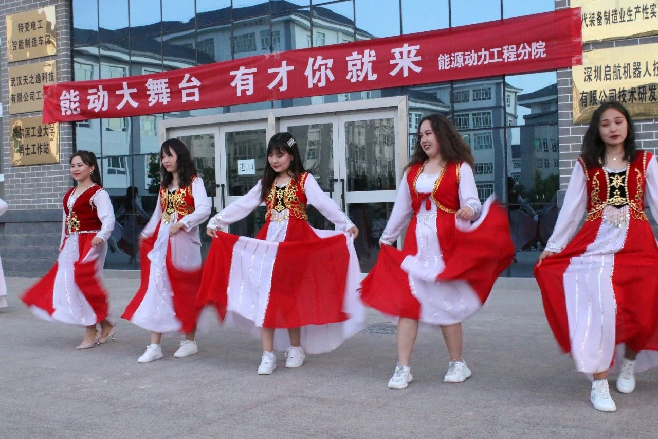 【官方足球世俱杯新闻】能源动力工程分院开展线上“多彩周末”文艺 表演系列活动