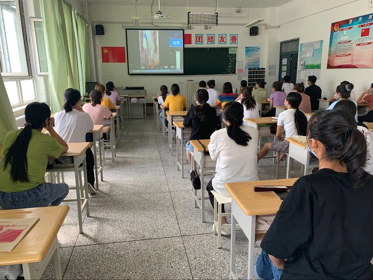 【官方足球世俱杯新闻】护理分院开展优秀毕业生专题讲座